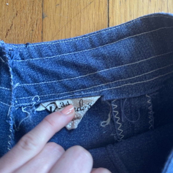 SOLD | 70s Vintage Floral Embroidered Ricardo Acapulco Bell Bottom Jeans - Picture 9 of 13